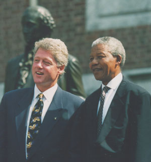 Mandela_Nelson_with_ClintonBill.jpg
