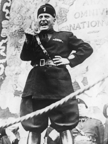 MussoliniBenito_AtopTankc1940Large.jpg
