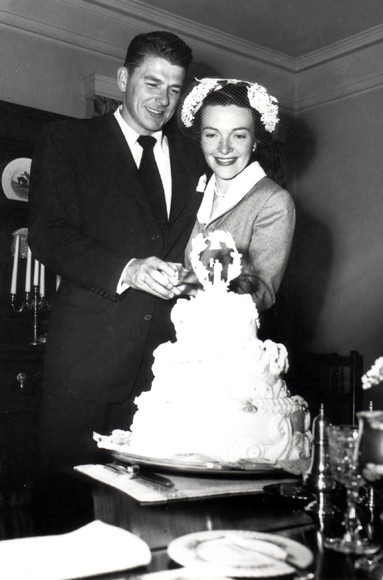 ReaganRon_NancyDavis_1952wedding.jpg