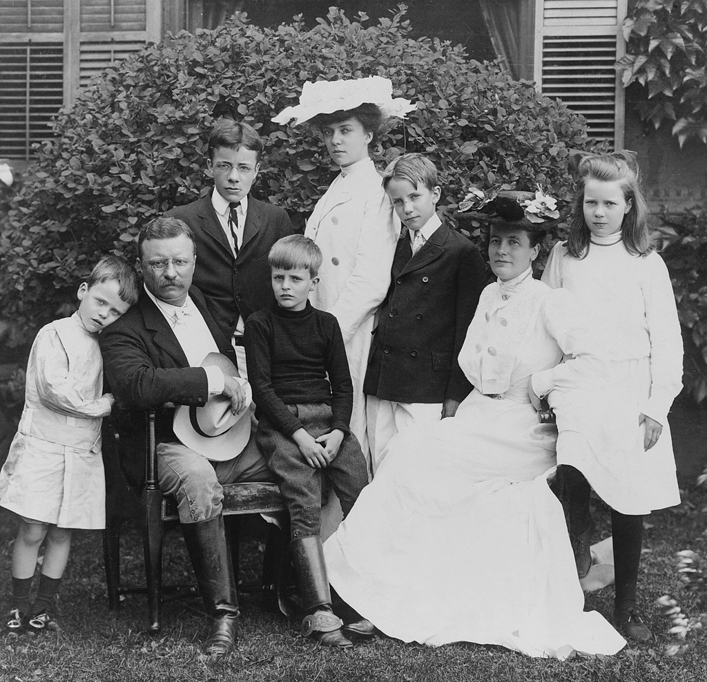 RooseveltTheo_Edith_Family_1903.jpg