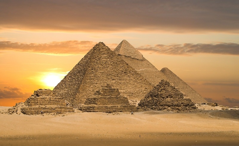 Building_pyramidsEgypt.jpg