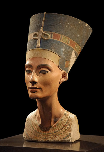 Nefertiti_Nofretete_Neues_Museum.jpg
