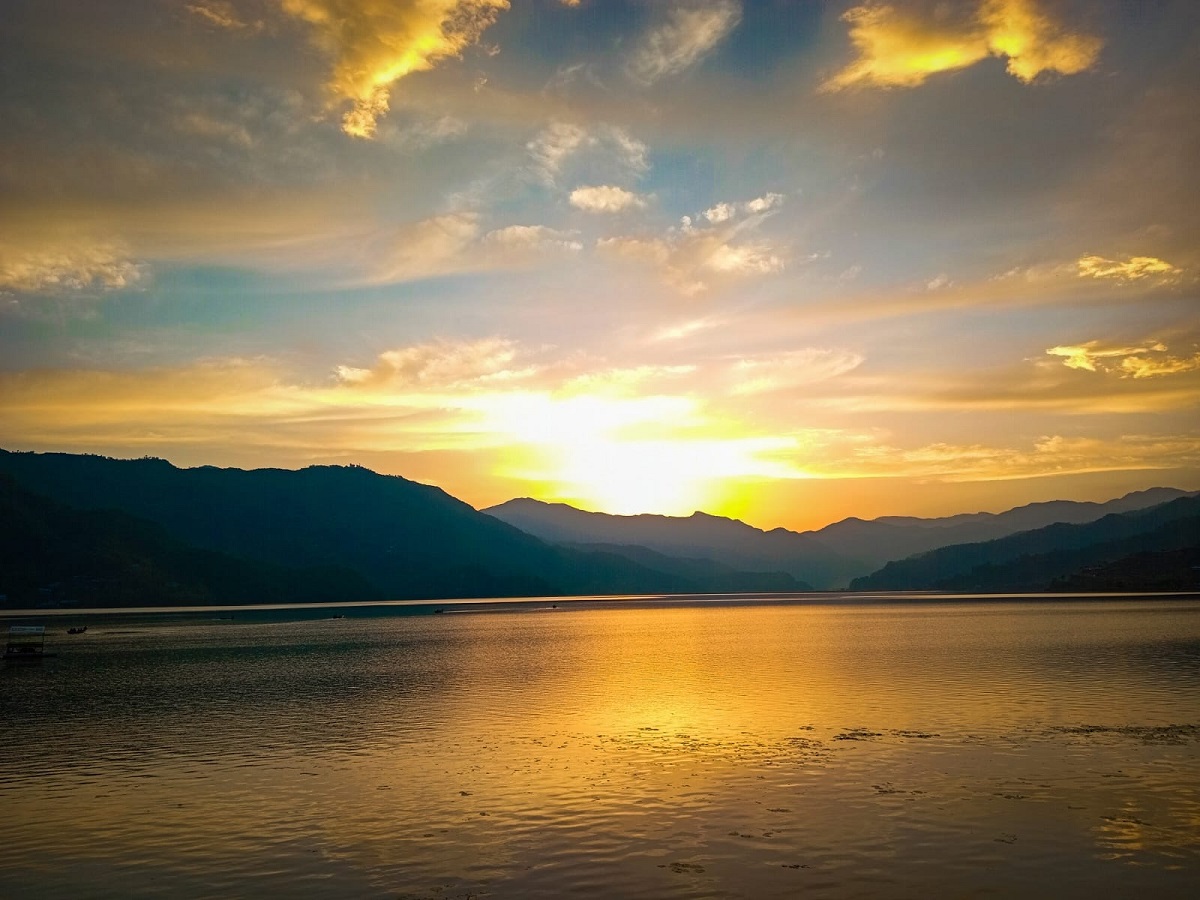 /Lake_GoldenHimal.jpg