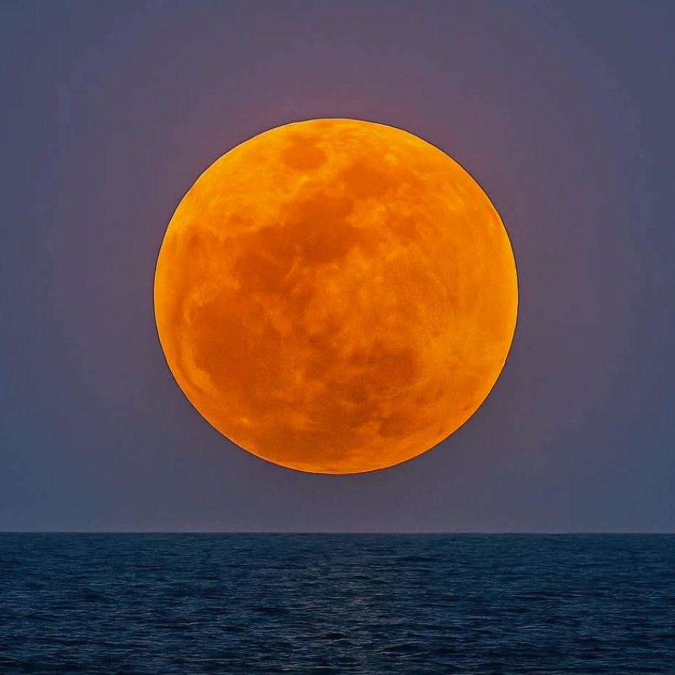 Moon_golden.jpg