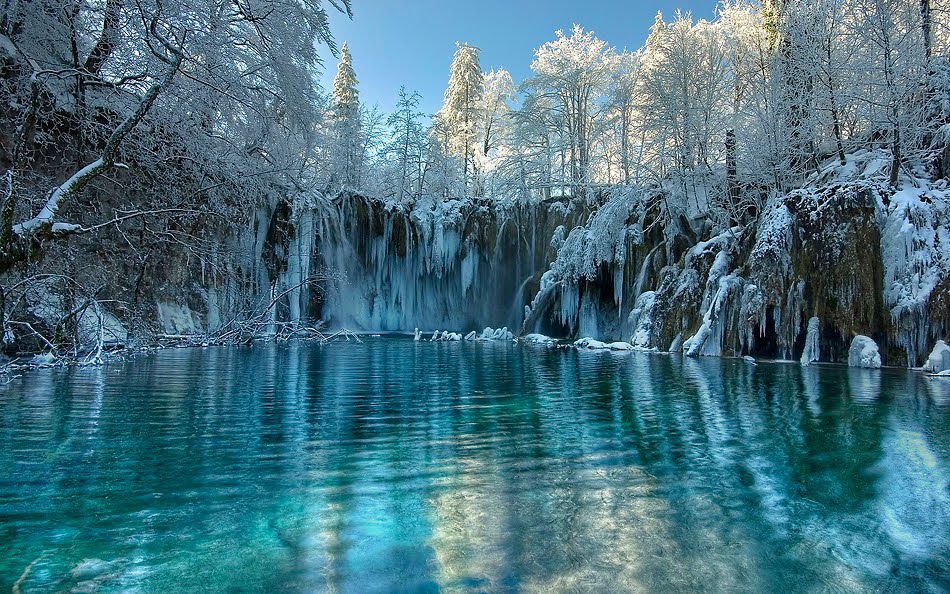 Waterfall_Frozen.jpg