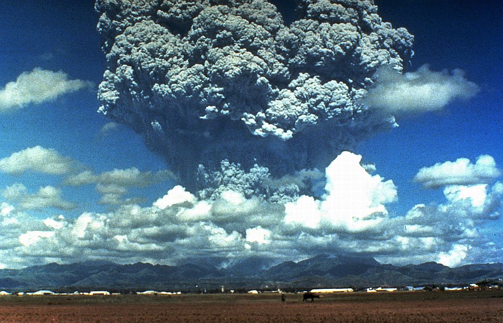 smoke_PinatuboErupts1991.jpg
